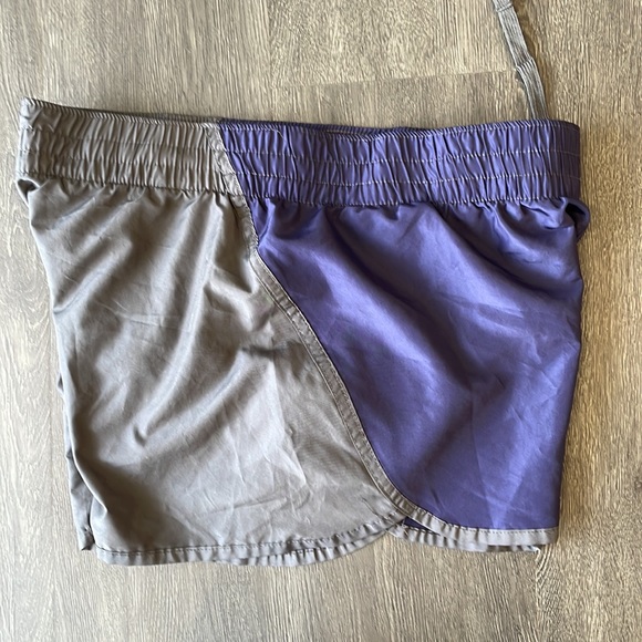 Size medium 8/10 Michigan running shorts - Picture 9 of 9